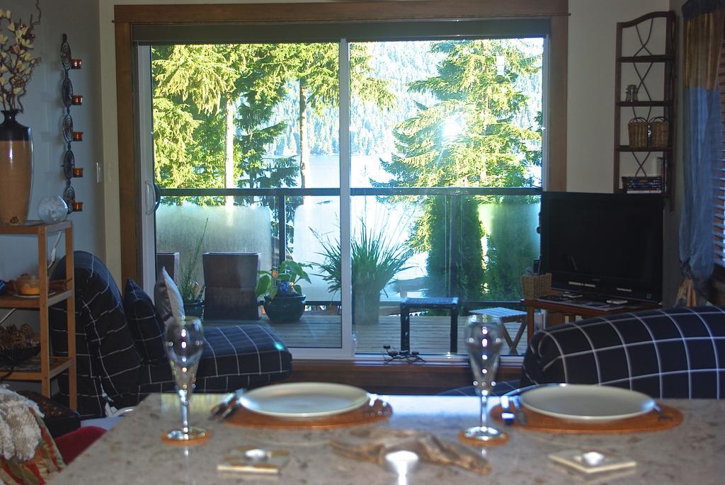 Wild Coast Chalets Port Renfrew Pokój zdjęcie